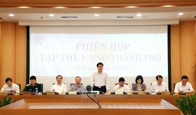 Tập thể UBND TP Hà Nội xem xét một số nội dung trình kỳ họp bất thường năm 2019 HĐND TP - Ảnh 1