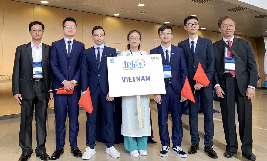 Việt Nam giành 3 huy chương Vàng Olympic Vật lý quốc tế năm 2019 - Ảnh 1