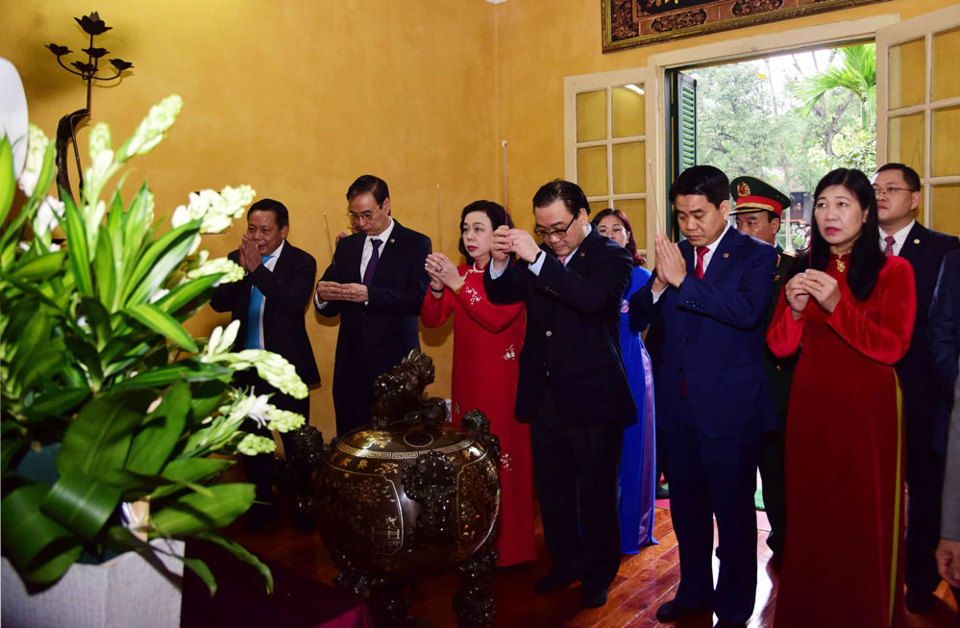 Lãnh đạo thành phố Hà Nội dâng hương tưởng nhớ các vị liệt tổ, liệt tông và Chủ tịch Hồ Chí Minh - Ảnh 5