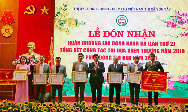 Thị xã Sơn Tây đón nhận Huân chương Lao động hạng Ba (lần 2) - Ảnh 2