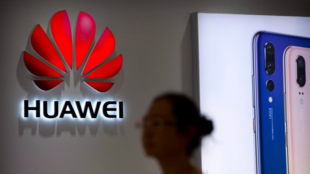 Trung Quốc thả công dân Canada đầu tiên sau vụ Huawei - Ảnh 1