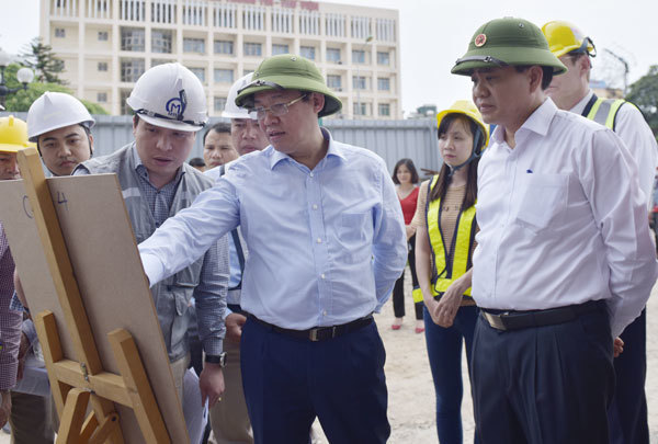 Phó Thủ tướng Vương Đình Huệ thị sát 2 công trình trọng điểm của Hà Nội - Ảnh 1
