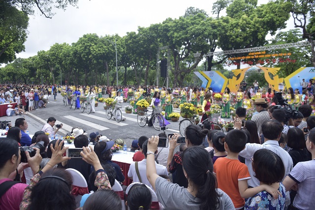 Tưng bừng lễ hội đường phố tại Hồ Gươm - Ảnh 7