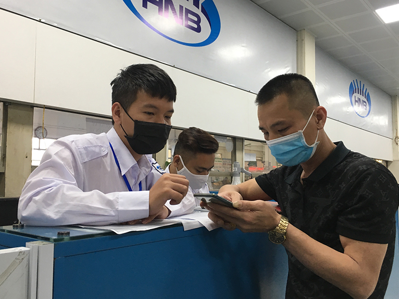 Hà Nội: Kiểm soát chặt việc khai báo y tế bắt buộc với hành khách tại các bến xe - Ảnh 3