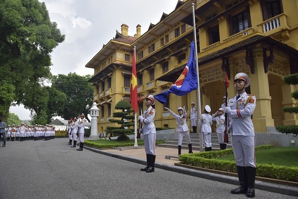 Lễ Thượng cờ kỷ niệm 51 năm Ngày thành lập ASEAN - Ảnh 6