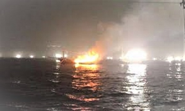 2 người Hà Tĩnh mất tích trong vụ tàu cá ở Hàn Quốc bốc cháy trên biển - Ảnh 1