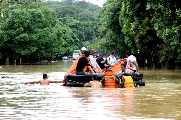 Thiệt hại do mưa lũ tăng nhanh, ít nhất 5 người thiệt mạng, giao thông nhiều nơi tê liệt - Ảnh 2