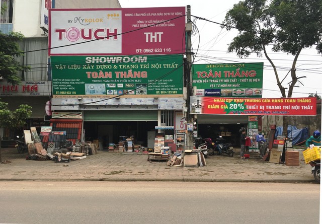 Huyện Mê Linh: Nhiều cửa hàng vẫn mở cửa trong ngày đầu cách ly toàn xã hội - Ảnh 3