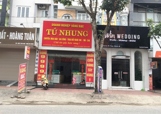 Huyện Mê Linh: Nhiều cửa hàng vẫn mở cửa trong ngày đầu cách ly toàn xã hội - Ảnh 1