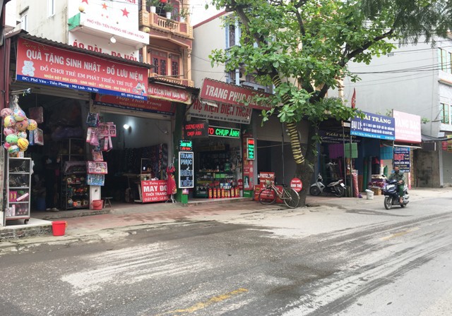 Huyện Mê Linh: Nhiều cửa hàng vẫn mở cửa trong ngày đầu cách ly toàn xã hội - Ảnh 5