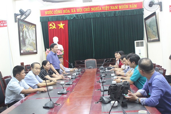 Hội Nhà báo Hà Nội hỗ trợ hội viên tác nghiệp thực tế tại thị xã Sơn Tây - Ảnh 1