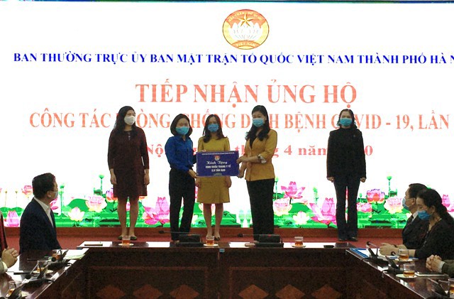 Tuổi trẻ các cơ quan Hà Nội trao tặng 2,5 tấn gạo ủng hộ phòng chống dịch Covid-19 - Ảnh 1