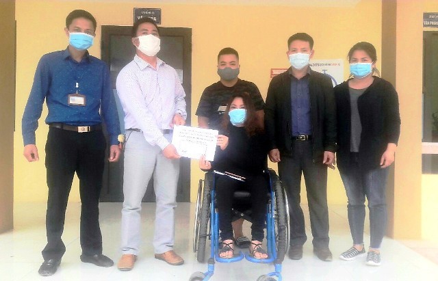 Huyện Sóc Sơn: Người phụ nữ khuyết tật dành tiền trợ cấp xã hội ủng hộ phòng chống dịch Covid-19 - Ảnh 1
