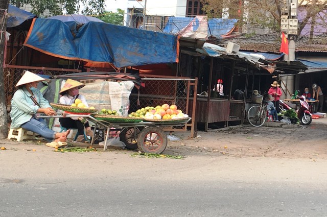 [Ảnh] Giữa tâm dịch Covid-19, nhiều người dân huyện Mê Linh vẫn chủ quan - Ảnh 6