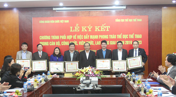 Tổng cục TDTT ký kết hợp tác đẩy mạnh phong trào thể dục  thể thao với Công đoàn viên chức Việt Nam - Ảnh 2