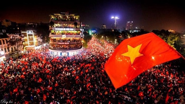 CĐV cả nước ngất ngây với chiến thắng lịch sử của Olympic Việt Nam - Ảnh 12