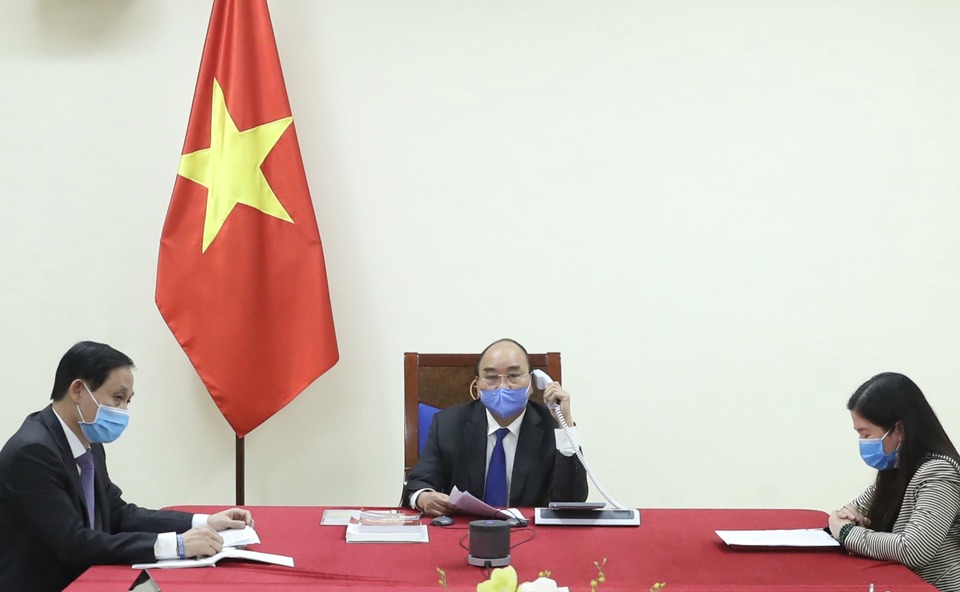Thủ tướng Nguyễn Xuân Phúc điện đàm với Thủ tướng Trung Quốc về hợp tác chống dịch Covid-19 - Ảnh 1