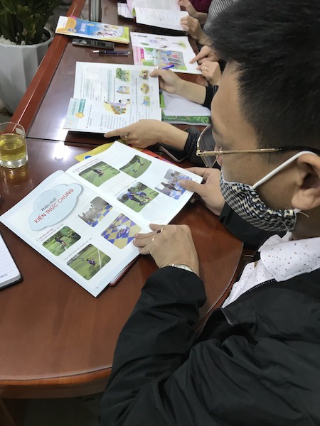 Huyện Gia Lâm: Ráo riết tập huấn 5 bộ SGK mới cho giáo viên - Ảnh 1