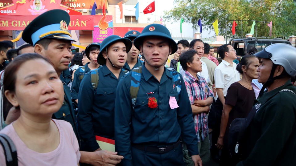 TP Hồ Chí Minh: 3.800 thanh niên hăng hái lên đường nhập ngũ - Ảnh 8