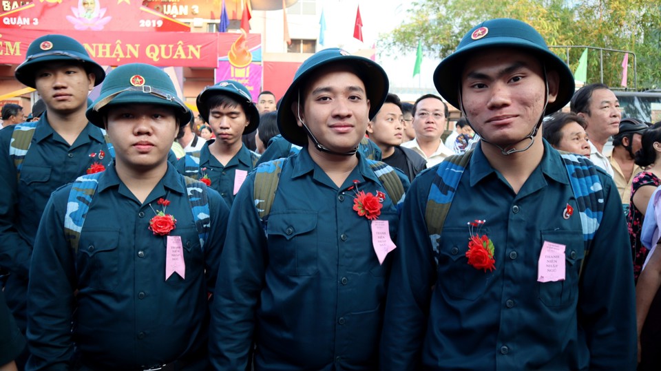 TP Hồ Chí Minh: 3.800 thanh niên hăng hái lên đường nhập ngũ - Ảnh 1