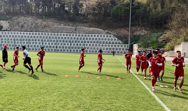 U19 Việt Nam trở lại tập luyện chuẩn bị cho trận gặp U19 Maroc - Ảnh 1