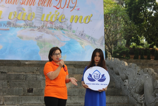 Trường Đại học Thủ đô Hà Nội đón 79 tân sinh viên khoa Văn hóa du lịch - Ảnh 3
