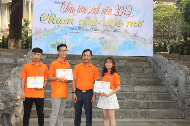 Trường Đại học Thủ đô Hà Nội đón 79 tân sinh viên khoa Văn hóa du lịch - Ảnh 2