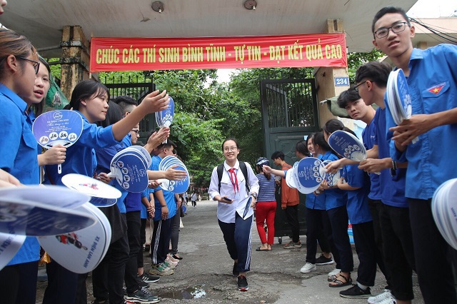 Hơn 85.000 thí sinh Hà Nội bước vào môn thi đầu tiên kỳ thi tuyển sinh vào lớp 10 - Ảnh 10