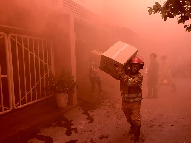 Giả định cứu 10 người mắc kẹt bên trong đám “Cháy” tại đường Phan Đình Phùng - Ảnh 6