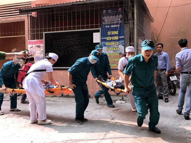 Giả định cứu 10 người mắc kẹt bên trong đám “Cháy” tại đường Phan Đình Phùng - Ảnh 10