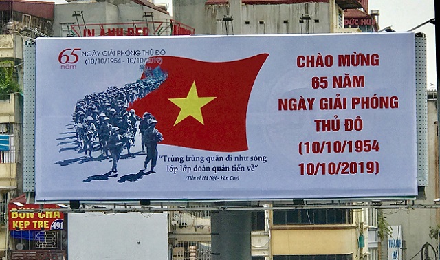 Hà Nội rực rỡ cờ hoa chào mừng 65 năm ngày Giải phóng - Ảnh 5