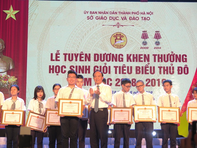 Hà Nội tuyên dương 1.000 học sinh tiêu biểu năm học 2018 - 2019 - Ảnh 1