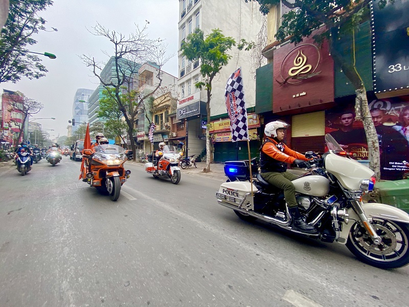 Cận cảnh mô hình xe đua F1 xuất hiện trên phố Hà Nội - Ảnh 7