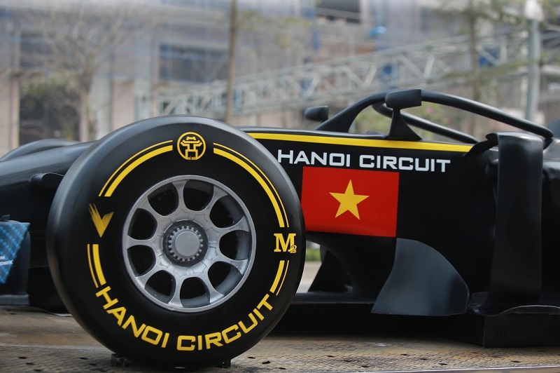 Cận cảnh mô hình xe đua F1 xuất hiện trên phố Hà Nội - Ảnh 6