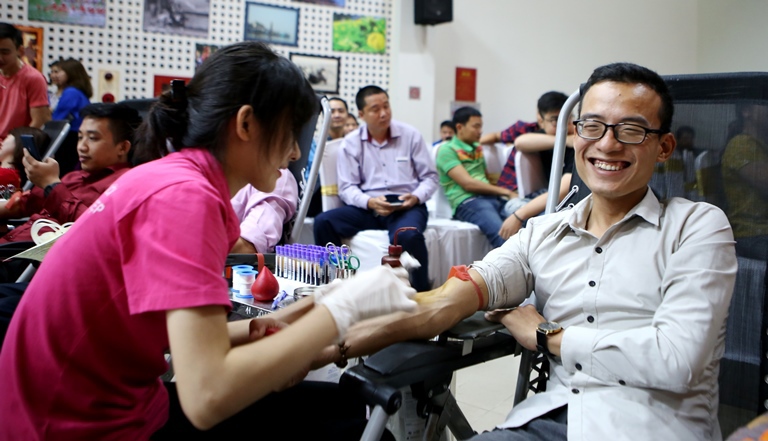 Cán bộ, nhân viên Khối Các cơ quan TP Hà Nội hiến hơn 400 đơn vị máu - Ảnh 3
