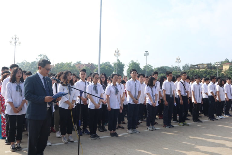 Hơn 200 học sinh tiêu biểu của Hà Nội báo công dâng Bác - Ảnh 2