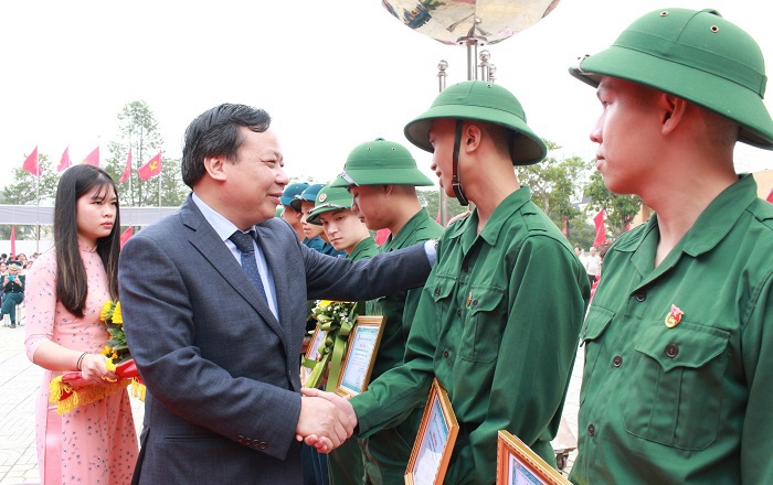 Trưởng Ban Tuyên giáo Thành ủy động viên thanh niên quận Hoàng Mai lên đường nhập ngũ - Ảnh 1