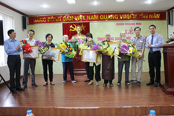 Quận Hoàng Mai: Truy tặng danh hiệu “Bà mẹ Việt Nam Anh hùng” cho 6 Mẹ VNAH - Ảnh 1
