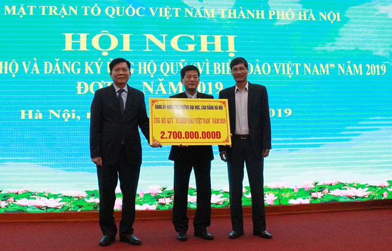 Hơn 8,2 tỷ đồng ủng hộ Quỹ “Vì biển đảo Việt Nam” - Ảnh 1