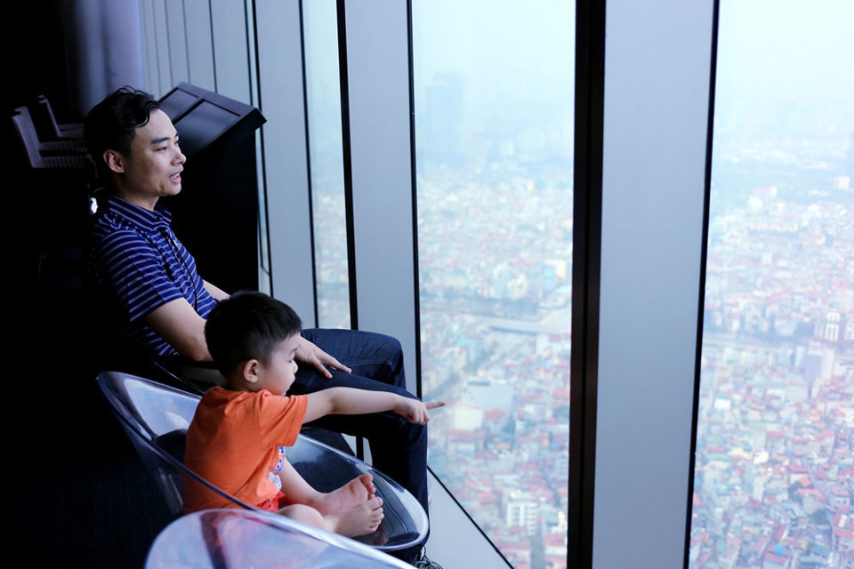 Ngắm Hà Nội từ Đài quan sát Sky Walk - Ảnh 2