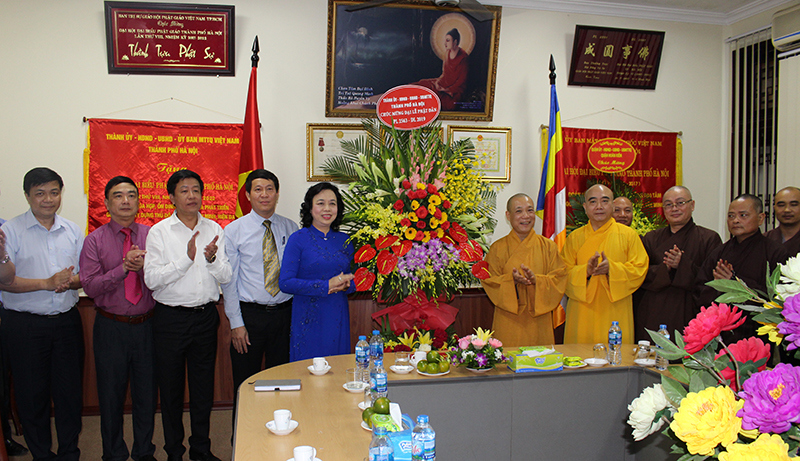 Lãnh đạo thành phố thăm, chúc mừng Giáo hội Phật giáo Việt Nam TP Hà Nội - Ảnh 1