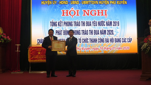 71 tập thể, cá nhân huyện Phú Xuyên được Chủ tịch UBND TP khen thưởng - Ảnh 1
