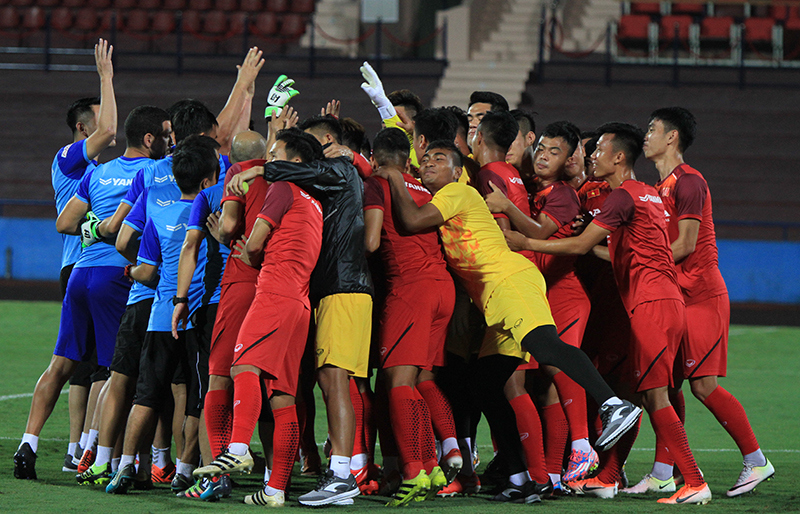 [Ảnh] U23 Việt Nam làm quen sân Việt Trì trước trận với U23 Myanmar - Ảnh 2