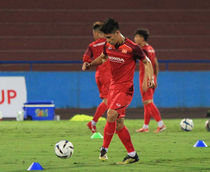[Ảnh] U23 Việt Nam làm quen sân Việt Trì trước trận với U23 Myanmar - Ảnh 12