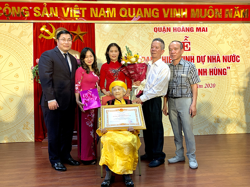 Tặng danh hiệu Mẹ Việt Nam anh hùng cho mẹ Bùi Thị Tuyến - Ảnh 1