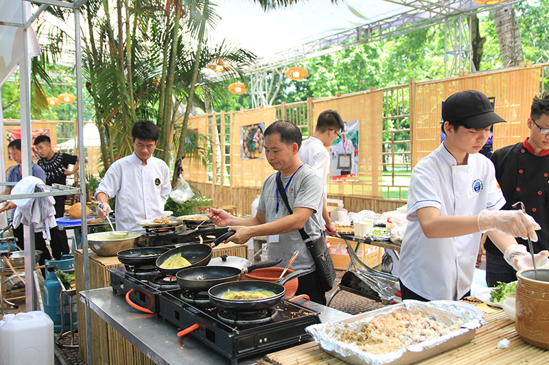 [Ảnh] Độc đáo hơn 30 gian hàng tại Lễ hội văn hóa ẩm thực Hà Nội - Ảnh 14