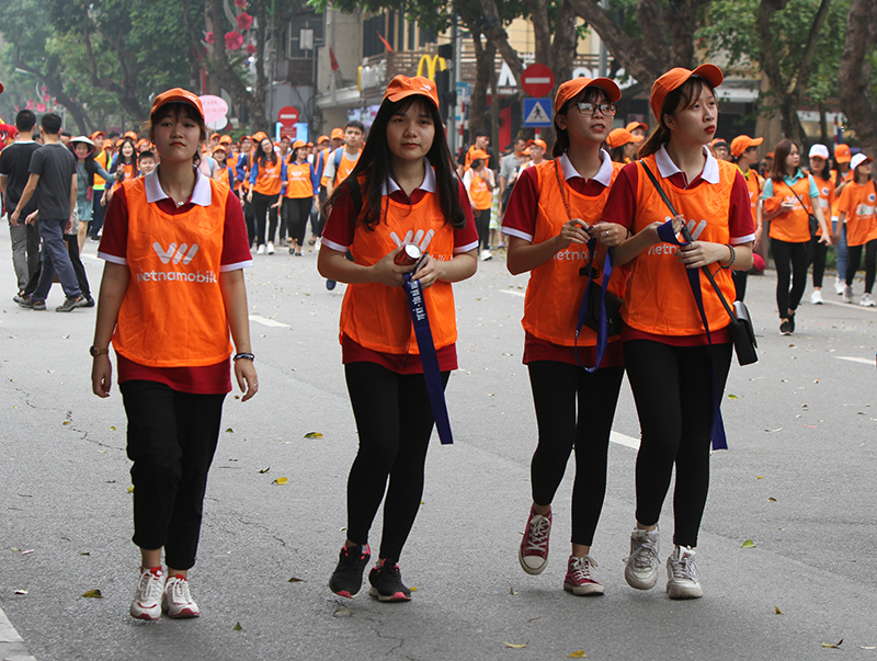 [Ảnh] Hơn 5.000 người đi bộ hưởng ứng Ngày Sức khỏe thế giới - Ảnh 10