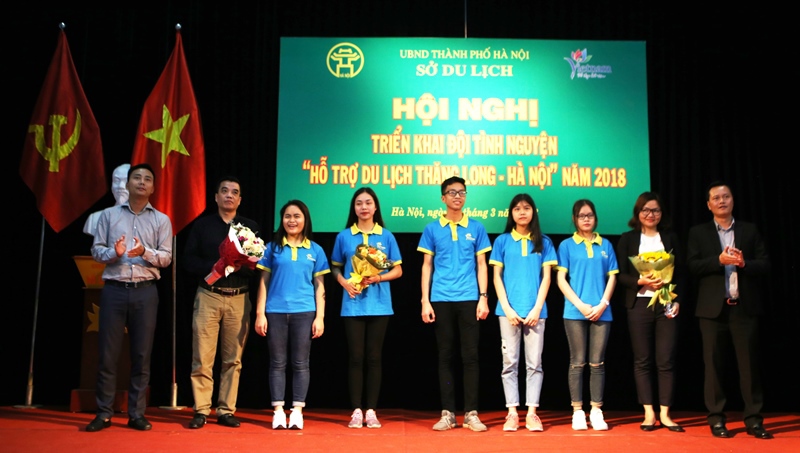 Đội tình nguyện hỗ trợ du lịch Hà Nội: Mô hình hay cần nhân rộng - Ảnh 2