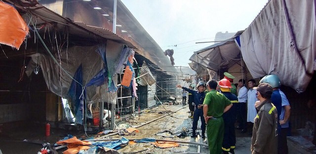 Hà Nội: Đã khống chế vụ cháy 776 m2 chợ Tó, huyện Đông Anh - Ảnh 1