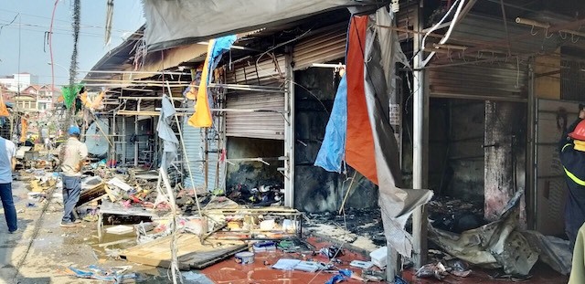 Hà Nội: Đã khống chế vụ cháy 776 m2 chợ Tó, huyện Đông Anh - Ảnh 2